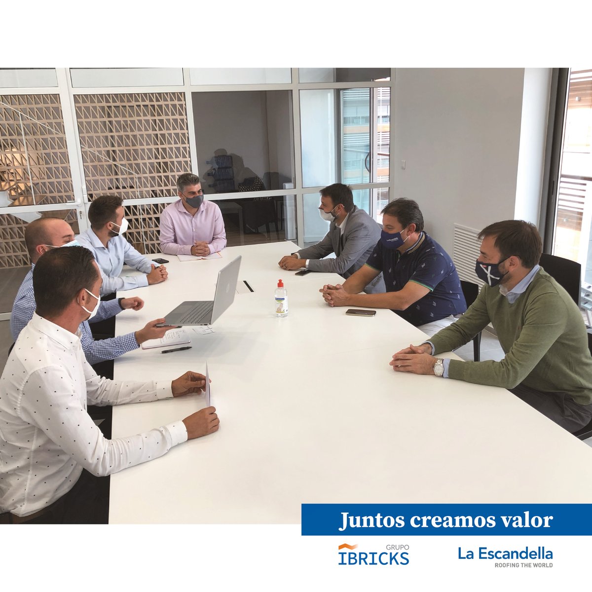𝐉𝐮𝐧𝐭𝐨𝐬 𝐜𝐫𝐞𝐚𝐦𝐨𝐬 𝐯𝐚𝐥𝐨𝐫
Seguimos con nuestras reuniones con proveedores. Hoy han visitado nuestras instalaciones de #GrupoIbricks la multinacional Cerámica La Escandella. 
La distancia no nos impide seguir mejorando condiciones.