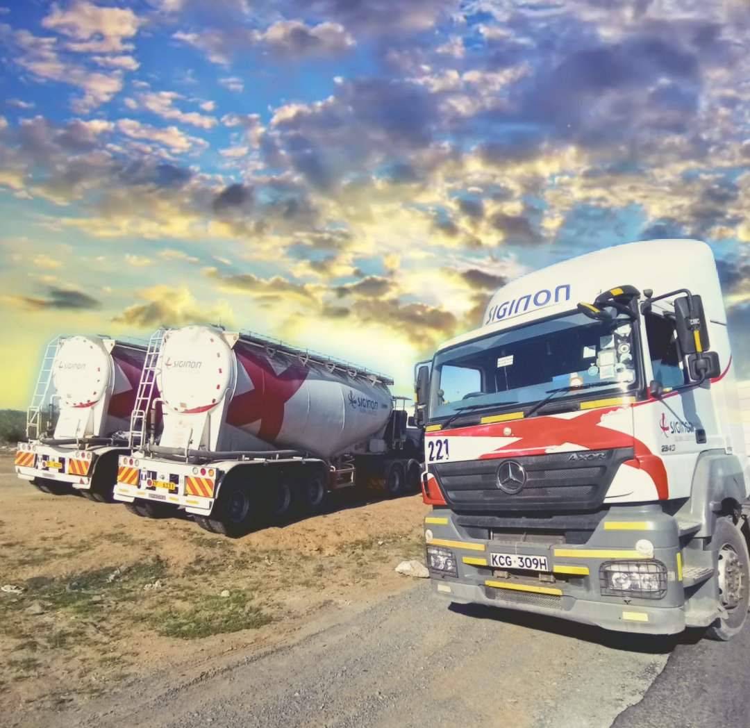 princegershom_'s tweet image. I bet your evening isn't as lovely as my company trucks in a beautiful sunset from Samburu #siginon #poweringtrade @MercedesTruckUK #axor #kilificounty #travellingdiaries