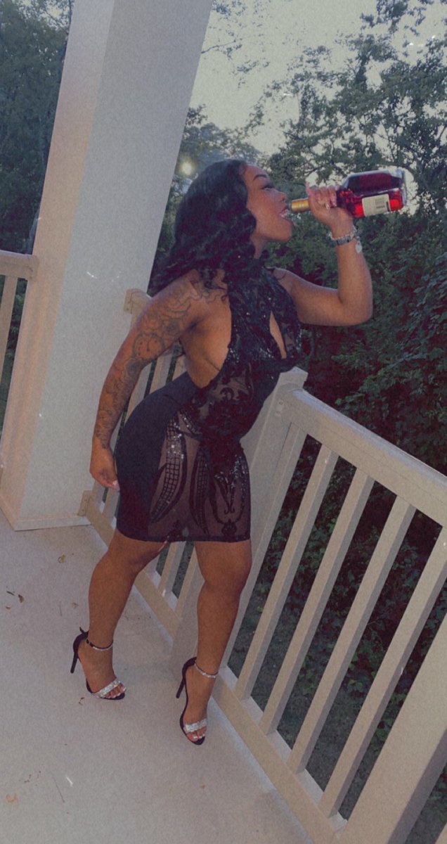 beauty_sassy2's tweet photo. Yo nigga wanna taste on me ๐๐
๐งก #kaylaweek https://t.co/Vdw4dGxO9P