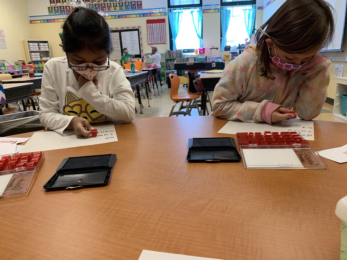 elgoestoschool's tweet photo. Love all these different activities to practice our word rings! And more to come next week! #lc #Differentiation #balancedlit #bigblueonthemove #workstations https://t.co/lxmZUubeJQ