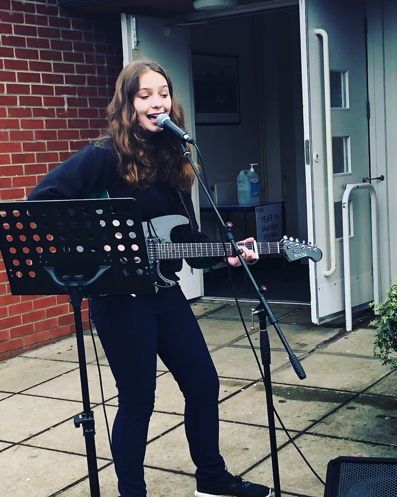 BHOA_Perform's tweet image. Happy Friday everyone! Our Friday started with a bit of #musicinthemorning with Annie as our Year 11 students @broadlandhigh came into the academy ✨ #inspiringstudentstosucceed