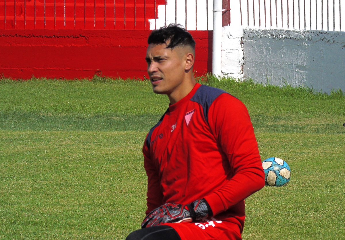 clublosandes's tweet photo. #FútbolProfesional La novedad saliente de la mañana fue la presencia del arquero @diazfede1, quien dejó atrás el período de aislamiento por contacto estrecho con un familiar positivo de #Covid19. Y con éstas fotos lo recibimos... 📸 https://t.co/kmI9mq5fQ8