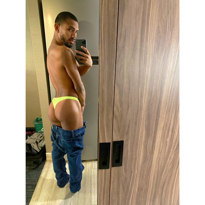 Feelin like a BUM 🍑 this morning, but off to work I go! 💪🏾🚜🤪 https://t.co/YuhPVmQx6X<a href="/tag/merrychristmas"class="tags"><span>#merrychristmas</span></a><a href="/tag/naughtylist"class="tags"><span>#naughtylist</span></a>