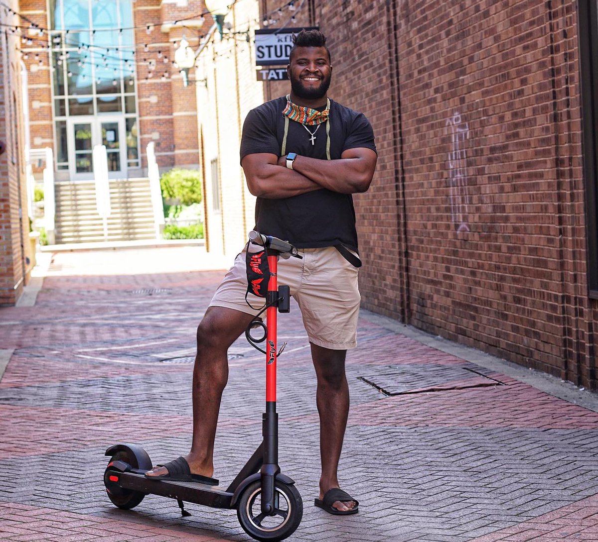 odellmiller25's tweet photo. FINALLY! Fly Scooters NOW AVAILABLE!!🛴

@flyrental 

Your scooter will include:🛴🛴🛴
·       Fly Rentals app account
·       Charger
·       Mechanical Bike lock
·       Security alarm
·       GPS
·       Turn signals
·       Bell

🔥20% OFF Promo Code: “READYTOFLY”🔥 https://t.co/tF2zYFQIQu