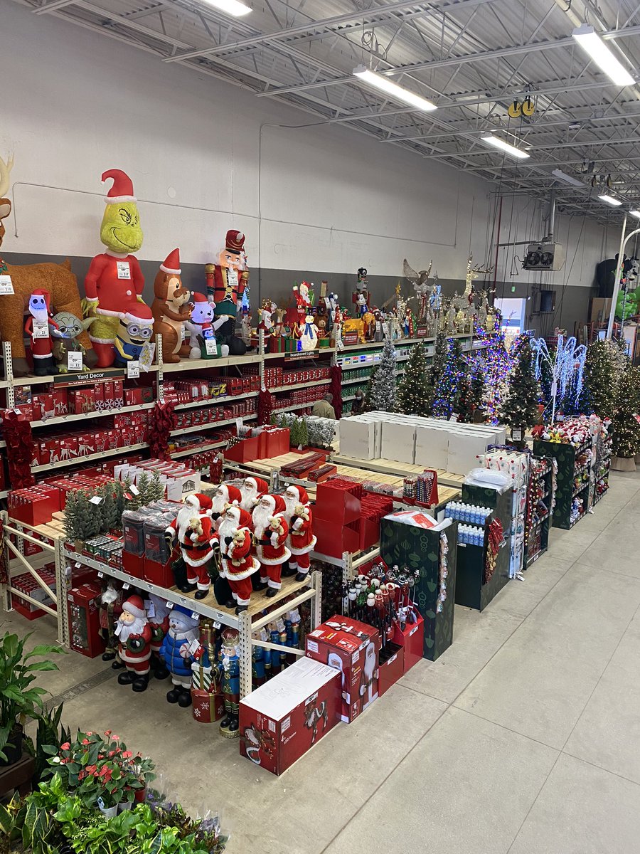 Holiday has arrived at 3825!