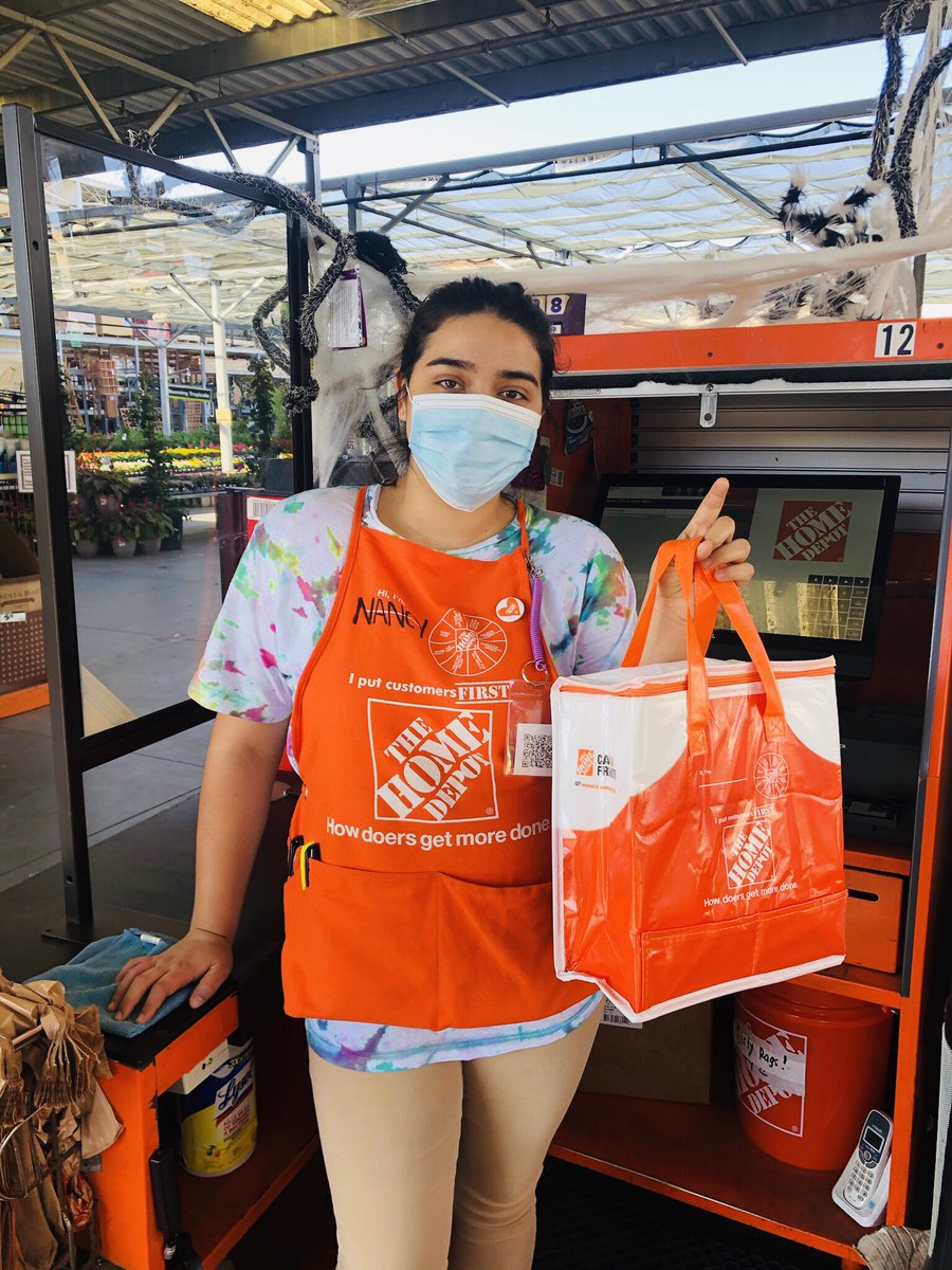 Monica_THD's tweet photo. #TieDyeThursday during #CAM at #HD6681 @RosiMcB @bruceaaaa @HowardAlurac @HDSpecialty6681 https://t.co/5uMI2QVgSV