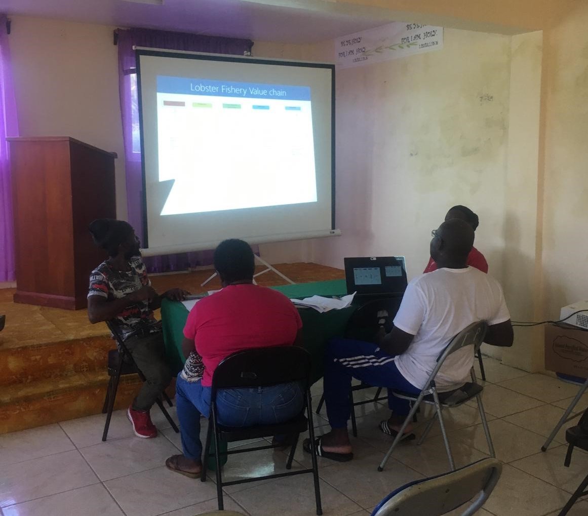 CANARICaribbean's tweet photo. 🦞🇰🇳#Fisherfolk in Dieppe Bay, St Kitts participated in workshops (Aug 29 & Sept 12) to develop value chains for their #lobster & pelagic #fisheries & to identify solutions to strengthen & #climateproof their value chains
📌https://t.co/01Co0Sln3b
#CC4FISH #climatereadyfisheries https://t.co/es1VBfUOMf