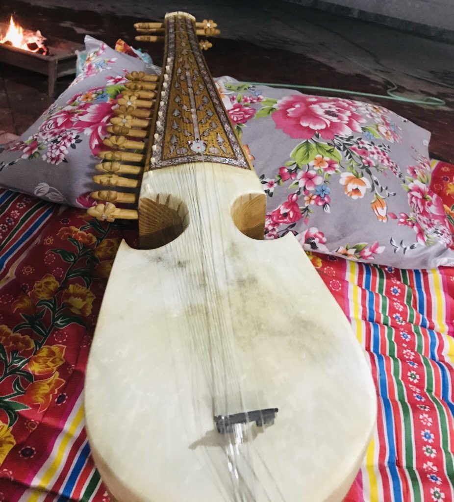 adn_esapzai's tweet photo. zmng nasta tar saba da 
chata chy awaz kawe aghi de zena. 
#hujra #yaran #dostan #meena #rorwali https://t.co/E1UzGGTF7U
