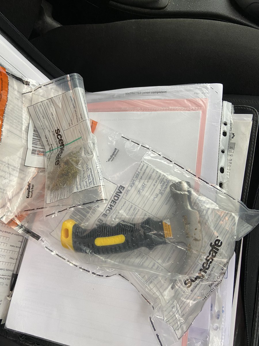 WMerciaSpecials's tweet photo. Sp Sgt ONSLOW had a #failtostop in #Redditch earlier, intel on the vehicle showed no insurance and possible drug dealing. Vehicle found moments after. Offensive weapon in drivers door and drugs found. Vehicle seized for #noinsurance. Supporting @NWorcsCops #teamC @RedditchCops https://t.co/rA5VlZOS4U