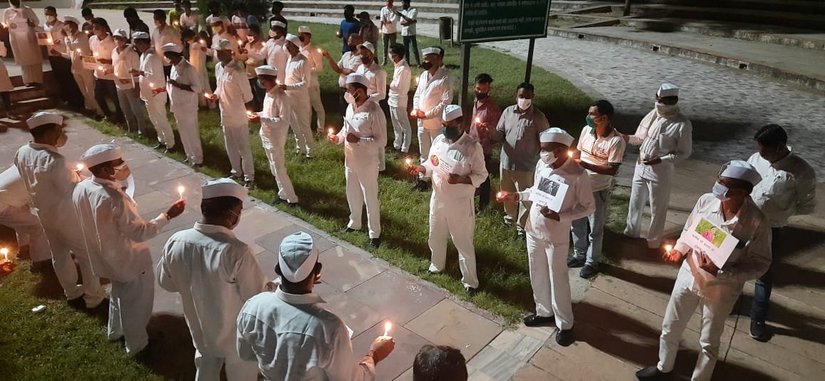 zeerajasthan_'s tweet photo. #Jaipur- यूपी हाथरस दुष्कर्म मामला

राजस्थान कांग्रेस सेवा दल ने शहीद स्मारक पर निकाला कैंडल मार्च, सेवादल के मुख्य संगठक हेमसिंह के नेतृत्व में सेवा दल ने की केंद्र सरकार से मांग, यूपी के CM योगी आदित्यनाथ से इस्तीफे की मांग

@pareek12sushant @ashokgehlot51 @GovindDotasra https://t.co/ikQ2EDkHX7
