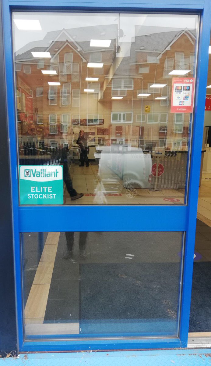 Anneka_VGUK's tweet photo. Huge congratulations to @CovPlumbing for receiving Elite status for Vaillant group as an Independent merchant stockist #signsup #Elite_Stockist  #Vaillant &amp; #Glowworm @vaillantuk @glow_wormclub @GlowwormDigital 🐰🐛 https://t.co/18ZivirImy
