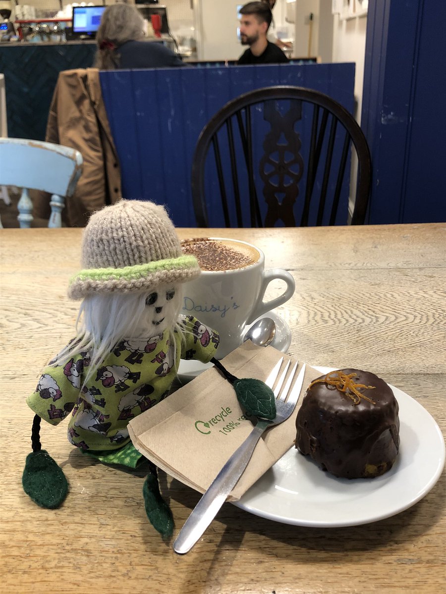 Sunniethehoob's tweet photo. Slow start to the week. Me & hoom braved the rain for an #errandonnee with a #coffeeneuring as a reward https://t.co/nVrDHgqYW7