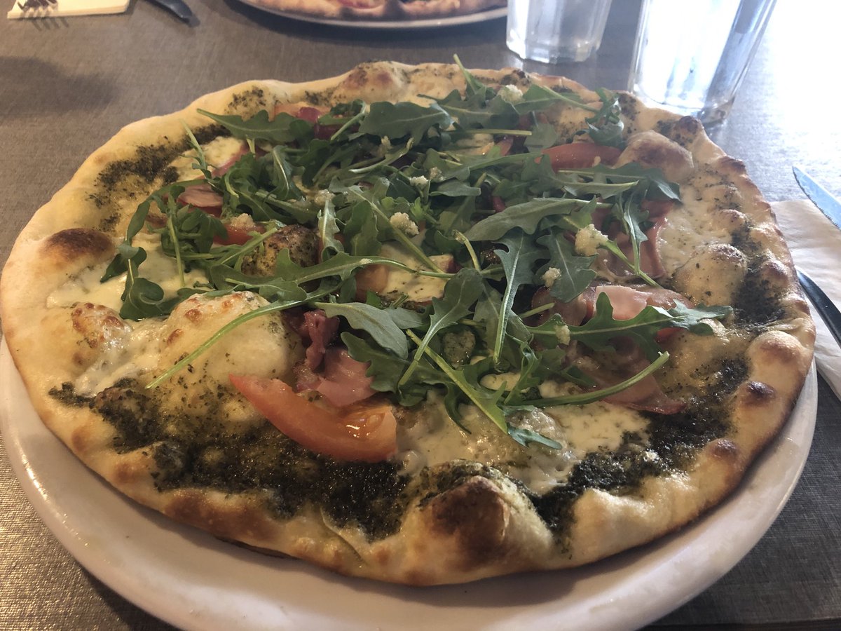 SarioTuula's tweet photo. Rauta-, taimi- ja lautakauppojen jälkeen perjantaipizza #Capero’ssa @SLN_Kaupunki . #elämäon #perjantai #keskiikä https://t.co/UutbEK2np4