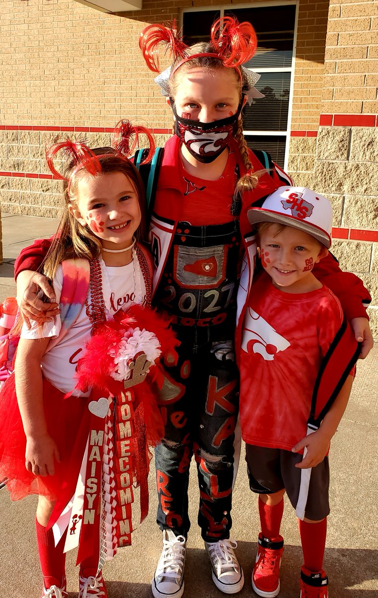 PWE_Splendora's tweet photo. Spirit Day at "The Woods"!  It's a great day to be a Wildcat!  We See Red!  #pwehoco #pweallgoodinthewoods #pwerocks #WeAreSplendora #iamawildcat https://t.co/lDRQVEZm2t