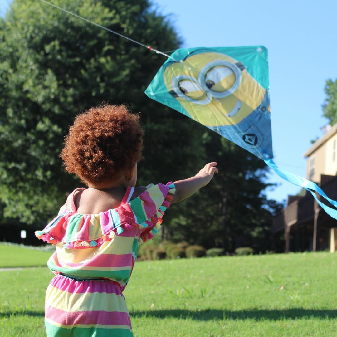 flyxkites's tweet photo. Getting our #WeekendVIBES from this little cutie! 😍 Don't forget to tag us and use #xkites for a chance to be featured ❤️ P: @littleredreviews_ ❤️ 

#minions #despicableme #toddlerlife #mom #parenting #parenthood #parentingtips #kite #flyingkites #friday #toddleractivities https://t.co/HvKbV1paVt