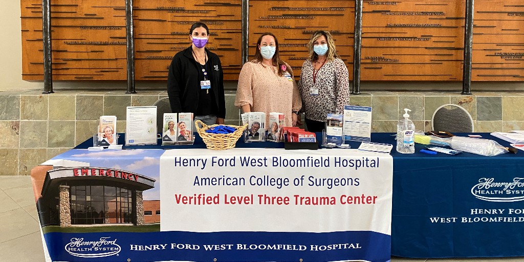 HenryFordHealth's tweet photo. We recently celebrated #NationalFallPreventionWeek, but the work doesn't stop there! Learn about how you can prevent slips, trips and falls in an outside of your home. Details: https://t.co/R8o5U7TBDv. https://t.co/yC8IfKR1Fu