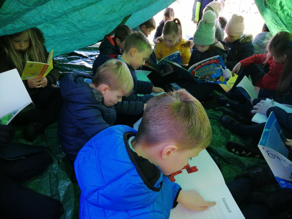 MissGillespieWL's tweet photo. P3b loved building a den and reading outdoors @ReadSps #spslovestoread #NBFrecord @NessBookFest1 https://t.co/nduFKVGXg6