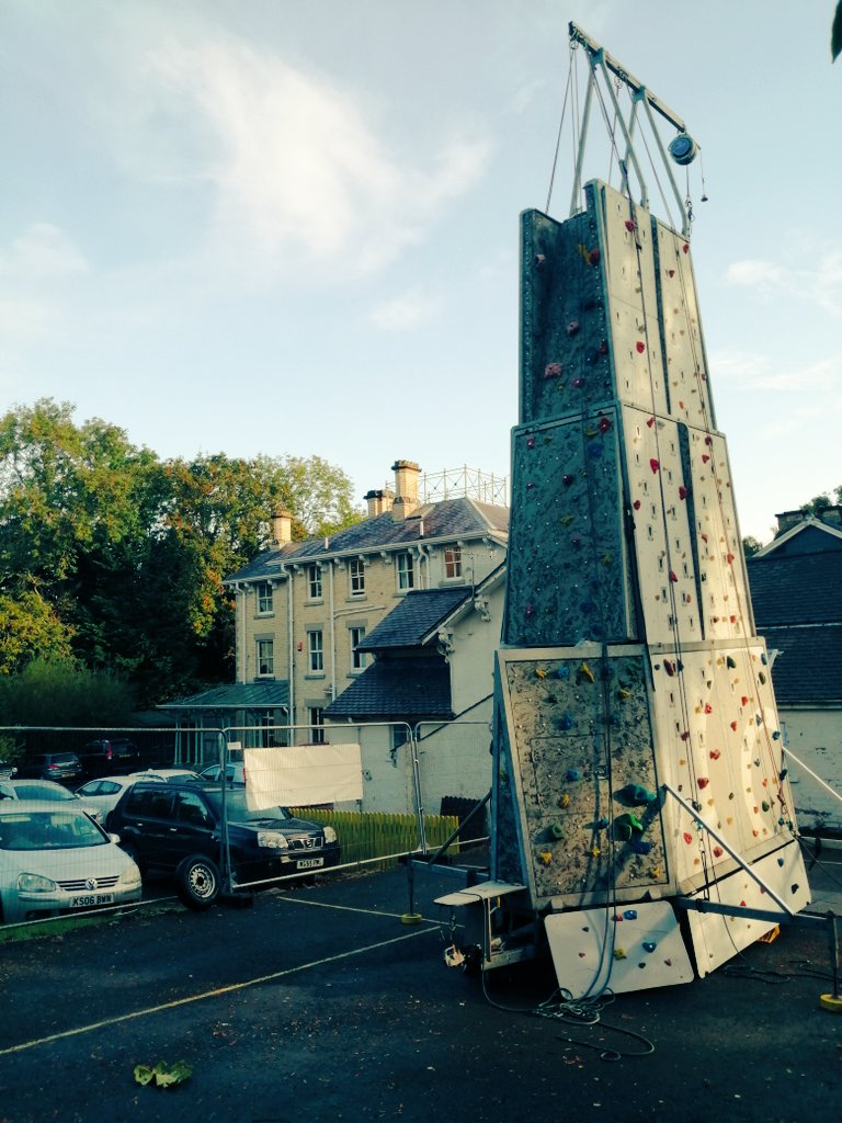 DionneRondel's tweet image. We&apos;ve had two amazing days full of challenges to push us outside of our comfort zones, work as a team &amp;amp; conquer our fears. It&apos;s been so great to see pupils and staff muck in, push themselves &amp;amp; have a go despite today&apos;s soggy weather! #makingeducationfun #pushingboundaries