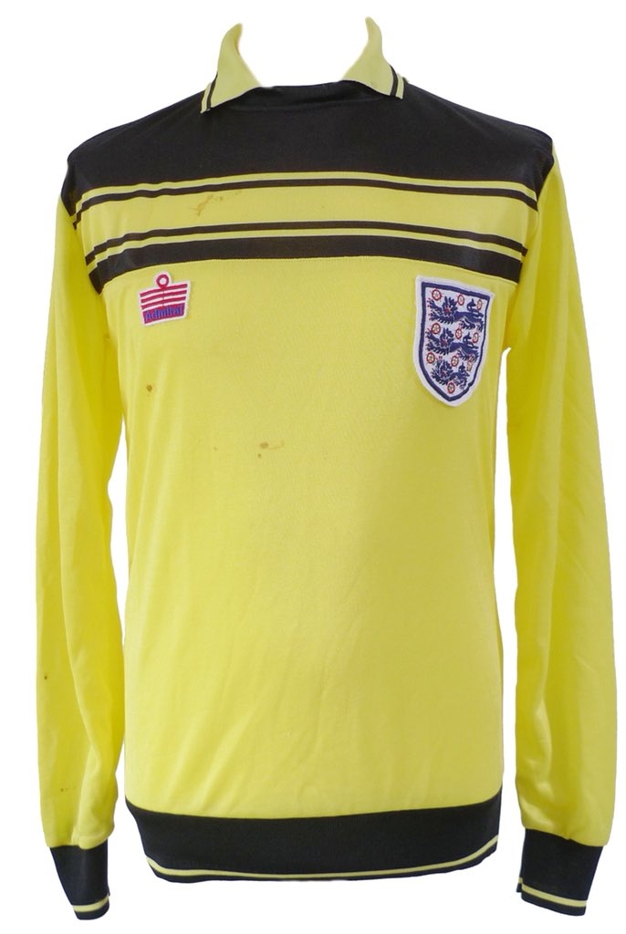 R is for... Ray Clemence!

The stunning blue shirt was worn by Ray during the #THFC centenary season, while the England shirt was issued to Ray as part of the '82 World Cup squad that same year.

#AlphabetOfShirts