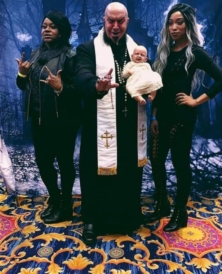 TammyReeseMedia's tweet photo. #31daysofhalloween w/ @LaKisaRenee1
#NJHCFF #FatherEvil #FreddyKrueger #Boogieman #Scary #Horror #HorrorQueens #ScreamQueens https://t.co/DsQj5aOm2F