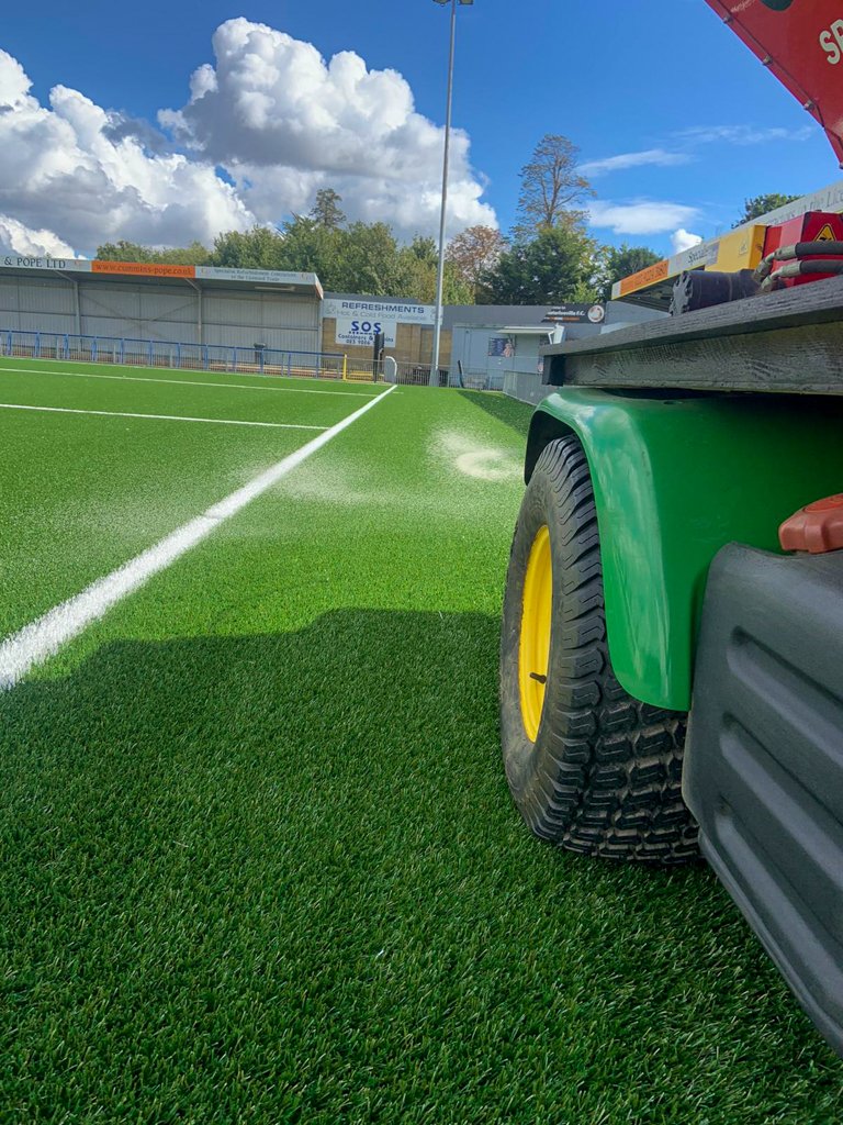 Great to see work on this 3G #StadiaPitch Conversion progressing. Engineered macadam base construction and shockpad complete, with @FieldTurfUK artificial turf system being installed. 👌

Work with the leading #nonleague football 3G Pitch contractor - call 01635 34521.