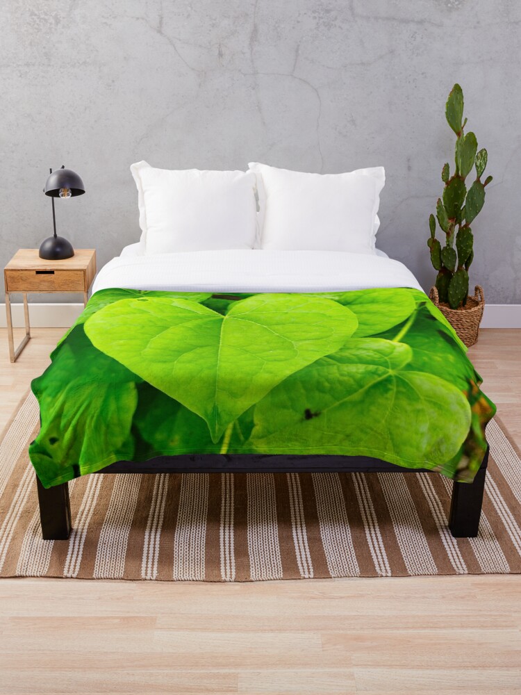 Lovelyartistusa's tweet image. Heart Shape Green Leaves Throw Blanket.
Blanket: rdbl.co/3ldDVw5
View More: rdbl.co/3cPWXpj
Please like &amp;amp; RT
#GreenDay #greenbeauty #ItIsWhatItIs #redbubble #findyourthing #WorldSmileDay #SaturdayMotivation #SaturdayVibes