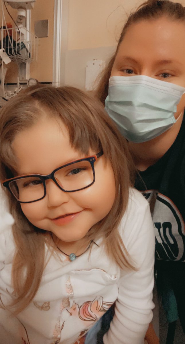 MommaSaras's tweet photo. We are huge fans of Jaclyn Hill! My daughter and I have been binge watching her videos from the last 5 years! My daughter has cancer can we get this post to Jaclyn? Please retweet! #jaclynhill @Jaclynhill @jaclyncosmetics #jacpack #retweet  #fuckcancer https://t.co/nN1iSGb4Hp