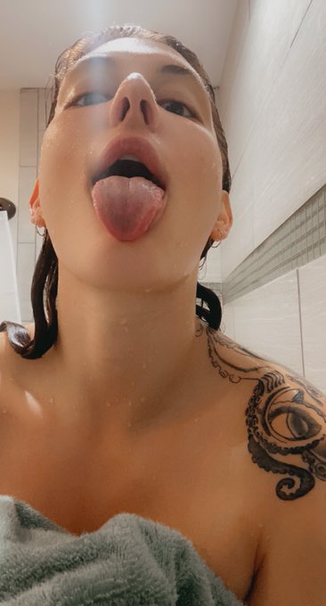 It&rsquo;s October!! My second favorite month of the year!🖤 To celebrate I&rsquo;m offering 50% off to the next 20<a href="/tag/tittytuesdayyyyy"class="tags"><span>#tittytuesdayyyyy</span></a>