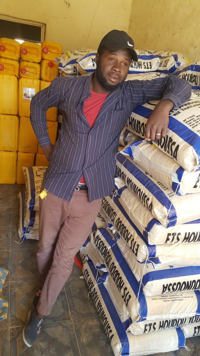 apduladam01's tweet photo. Man must hustle https://t.co/qV65azphZh