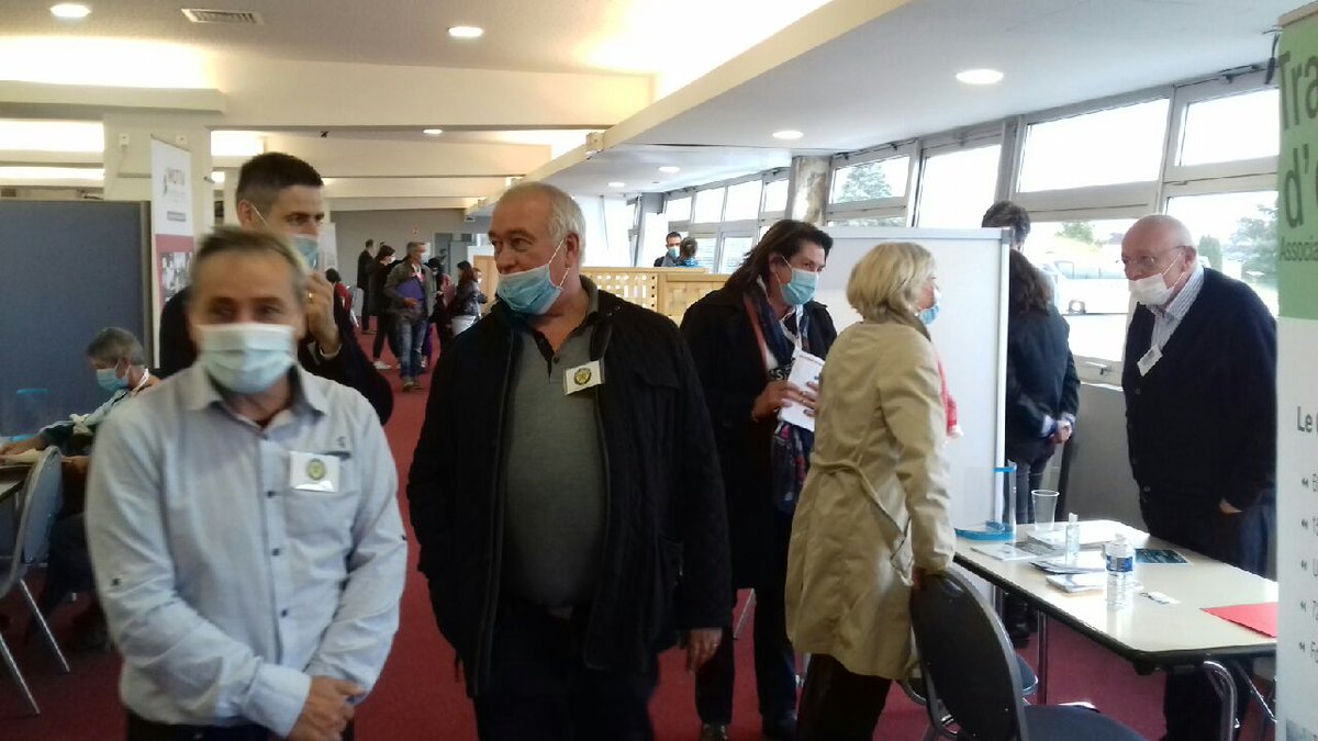 isabphil's tweet photo. Forum de l'emploi et la formation de Gueugnon :un succès dans le respect des normes 😷 sous l'impulsion du @FCGueugnon_Off avec #PoleEmploi Digoin des entreprises des demandeurs d'emploi des scolaires pour 1 #formation 1 #qualification 1 #Emploi  👏aux équipes #TousMobilisés https://t.co/NqmWHm6jSi