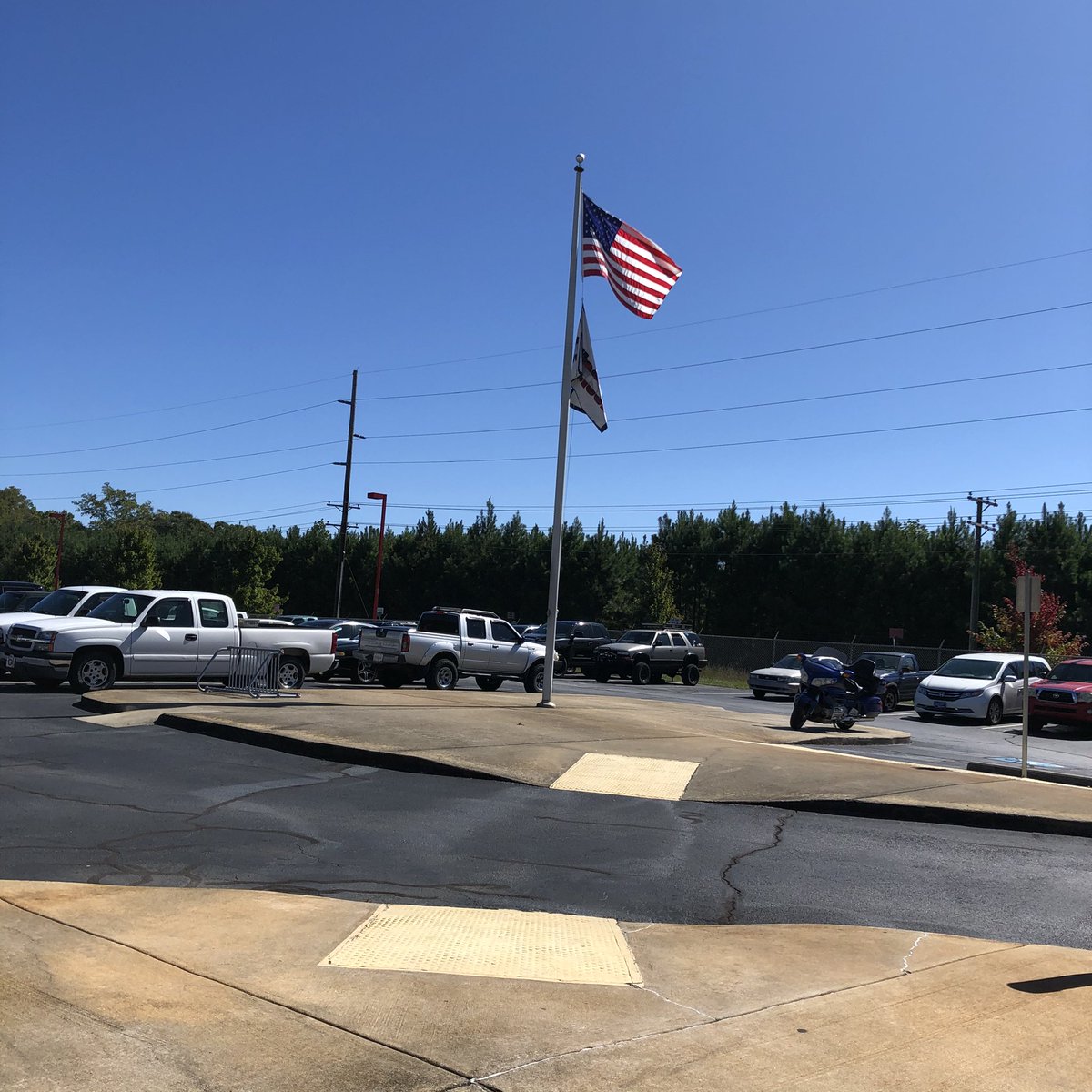 stumpybushman's tweet image. Not a cloud in the sky