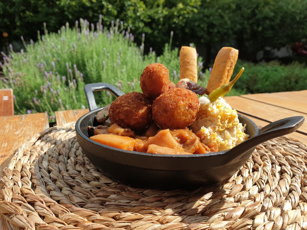 EAlimentacio's tweet photo. ¿Qué haces este fin de semana? Ven a visitarnos y disfruta nuestros #variats  
 👉👉Todas nuestras #tapas, #bocadillos, #llonguets, #platos, #paellas y #arroces, también para llevar. https://t.co/YZQgMy2tAB