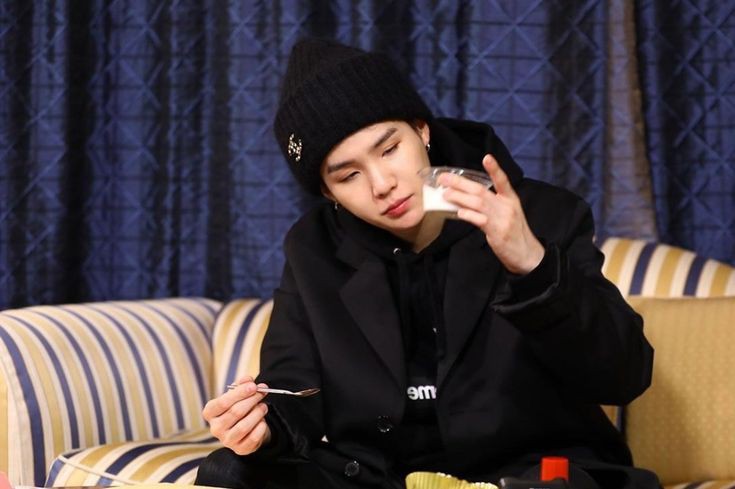 ꒰ yoongi in beanies; a soft thread ꒱