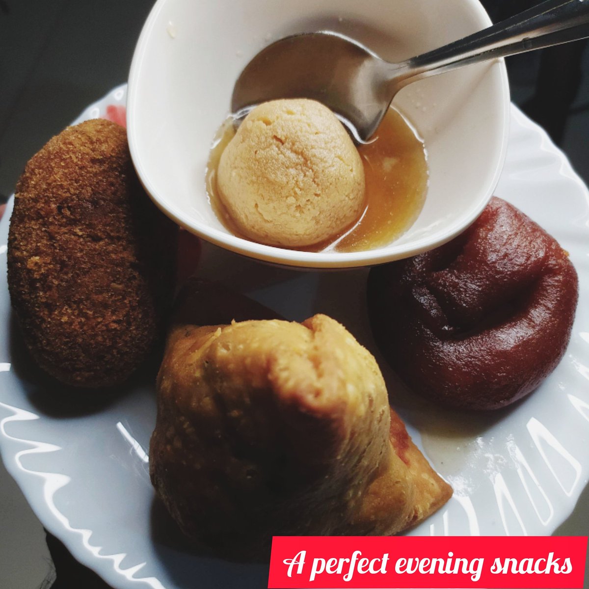 subh_sree's tweet photo. Yes, I am Bengali. I love Rosogolla, singara, Aloor chop, chanar jilipi.
I can eat it anytime and anywhere 😋😋😋

#singara #jilipi #aloorchop #chop #rasagolla #rasgolla #sweet #jalebi #samosarecipe #eveningsnacks #rosogolla #simplerecipes https://t.co/tT7gWWvWoF