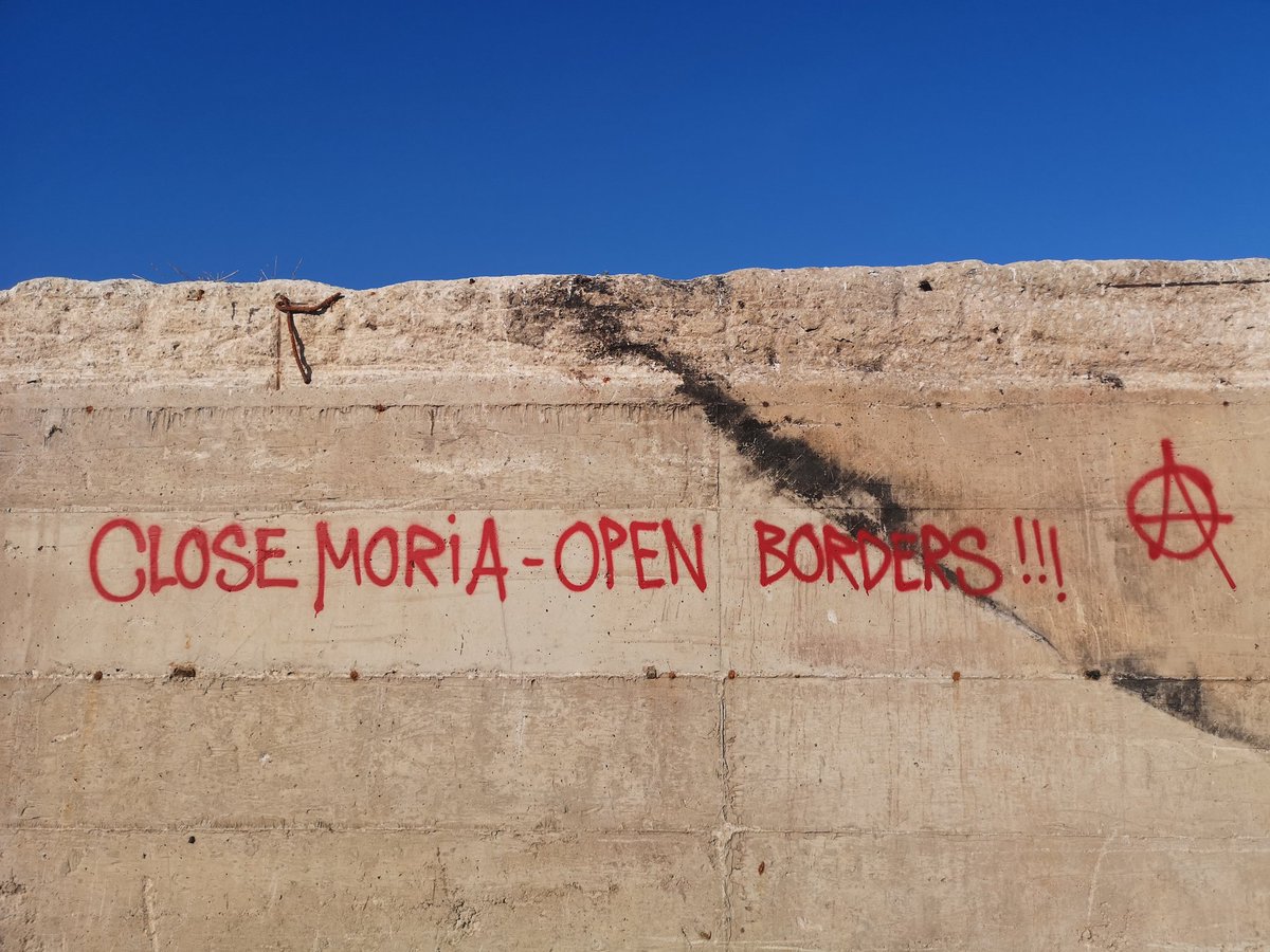 carsofhopewtal's tweet photo. Heute haben wir nach der Pressekonferenz vom Räumungsbedrohten #Pipka Camp noch einiges an Wasser verteilt. Bild unten: #Moria gibt es nicht mehr, jetzt muss Moria 2 noch geschlossen werden. #RefugeesGR #Lesbos #Lesvos #SavePipka https://t.co/KHbf4K9Aob