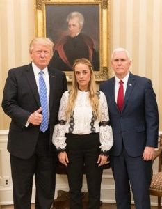 JRGHALAMADRID's tweet photo. ¡Lili lo volvió a hacer! Eres peor que las 7 placas de Egipto, que el Covid-19, que el Cólera, la Peste Bubónica, la Fiebre Española...No se te resiste nadie @liliantintori jajajaja 😂😂😂. Dios sane a Trumps y a todos los infectados con Covid en el Mundo https://t.co/yMmNC1bJqg