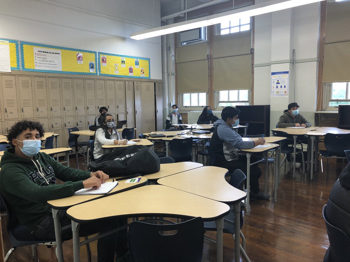 WCBryantHSLIC's tweet photo. Cohort B is loving in person learning! Welcome Cohort B! #twothumbsup #welcomeback @NDwarka1 @DOEChancellor @NYCSchools @SuptLindsey @MabelSarduy https://t.co/YU6H3okgTv