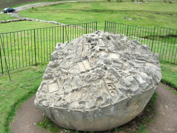 EL Monolito de Sayhuite (distrito de Curahuasi), capturado por el lente de Nishiyama y de un fotógrafo contemporáneo.  Ícono de nuestra historia, seguirá esperando que el turismo vuelva a admirarlo, mientras tanto nosotros nos encargaremos de conservarlo.