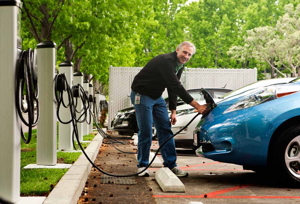 NDEWdfw's tweet photo. Dallas has 177 electric car chargers at businesses and on public property. Studies say the city will need 3,000 by 2030. May we recommend ClipperCreek, Inc.? Check them out at National Drive Electric Week Dallas. #ndew2020 #driveelectric #NDEWdfw Drive Electric Events https://t.co/kYVyIT8Za6
