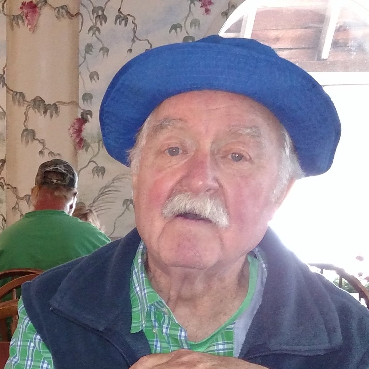 QkrSocialist's tweet image. My Dad passed an hour ago. He was 91, a retired county social worker for teens, a former Intl & US Red Cross volunteer (w my mom & sisters) during the 1950s, an Air Force mechanic on Crete during Korean War, & a mutualist-socialist for life.
I am what I am because of my Dad.💔