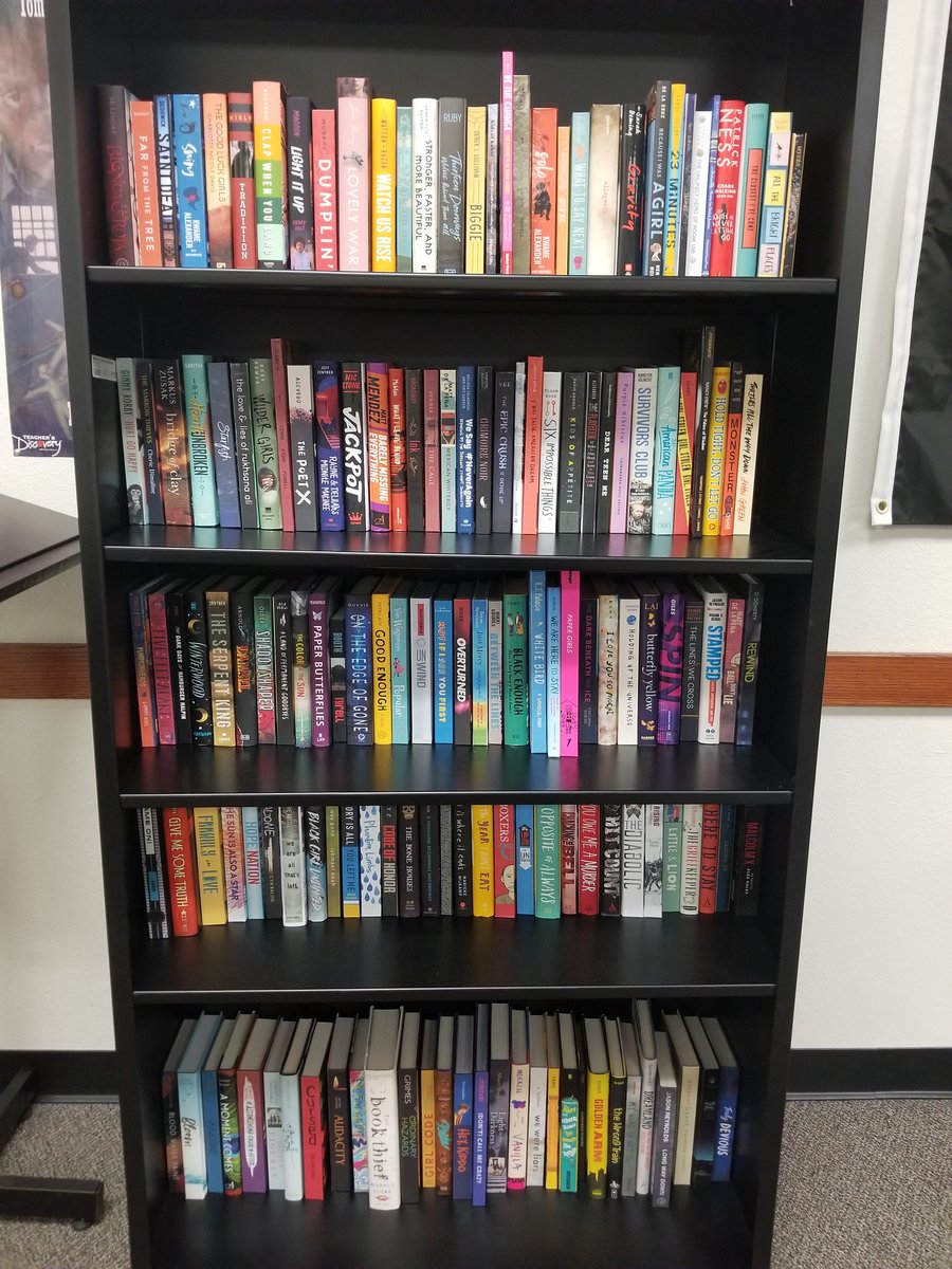MuggleMallory's tweet photo. Lots of books ready to be picked up curbside! Special shout out to @ViperLibrary for being such an incredible support system ❤ My new classroom library is so beautiful and makes me so happy 💯💯📚 📚 https://t.co/24HnisbBC9