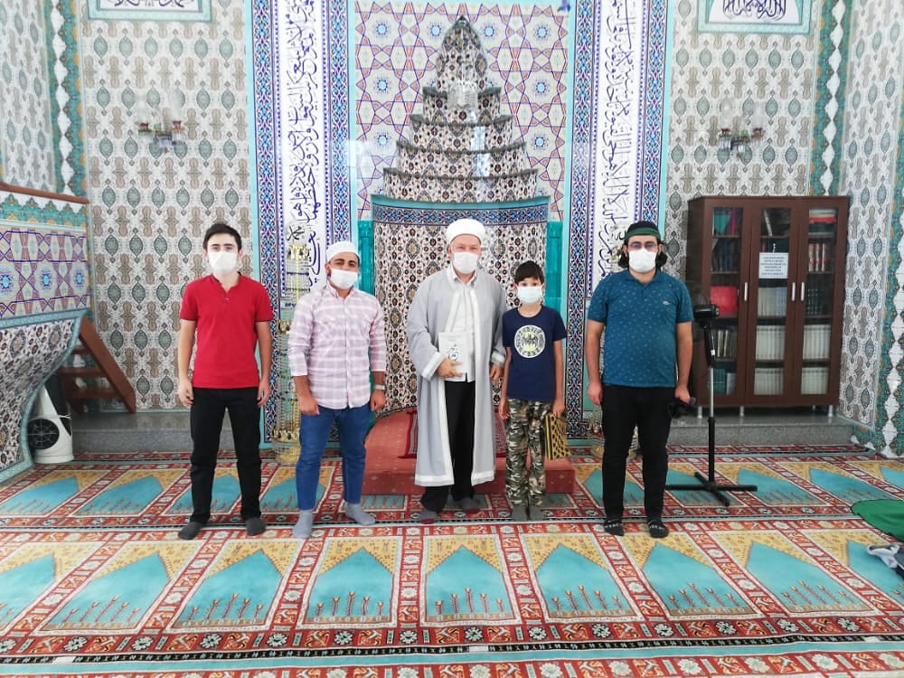 Cami ve Din Görevlileri haftasında gönüllülerimiz ile birlikte Silivri Yenimahalle Hicret Camisi İmam Hatibini ziyaret edip, kendilerine hediyelerini takdim ettik. 
<a href="/SilivriGenc_IHH/">Silivri Genç İHH</a> 👏👏