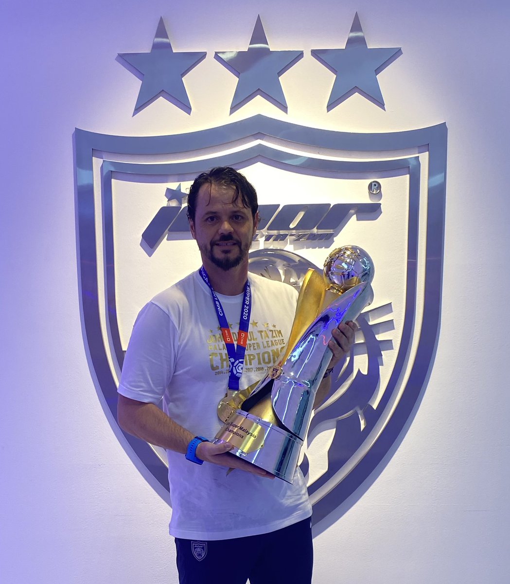jalvareza78's tweet photo. Unreal but true!!! We did it again!! Malaysia Superleague Campions!!! 🔴🔵🏆🔵🔴 https://t.co/I67dKfmPCe