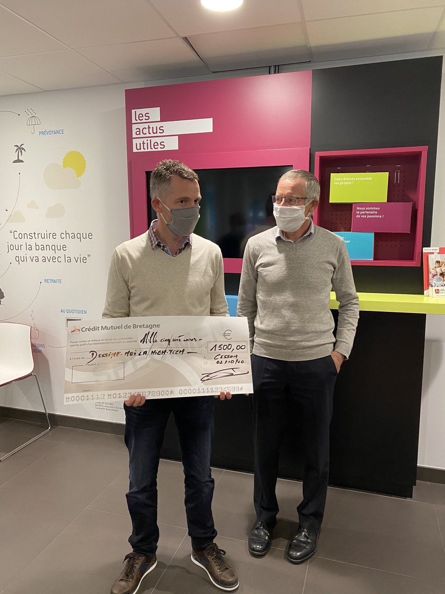 Remise d’un chèque d’<a href="/CMBretagne/">CMBretagne</a> au profit de l’association <a href="/dessine/">denissa</a>-moi-la-high-tech, une association qui  accompagne les enfants malades par la mise à disposition de drones, un moment de rêve dans le processus de traitement <a href="/cmarkea/">Crédit Mutuel Arkéa</a> <a href="/cessonsevigne/">Ville de Cesson-Sévigné</a> <a href="/ouestfrance35/">Ouest-France 35</a>