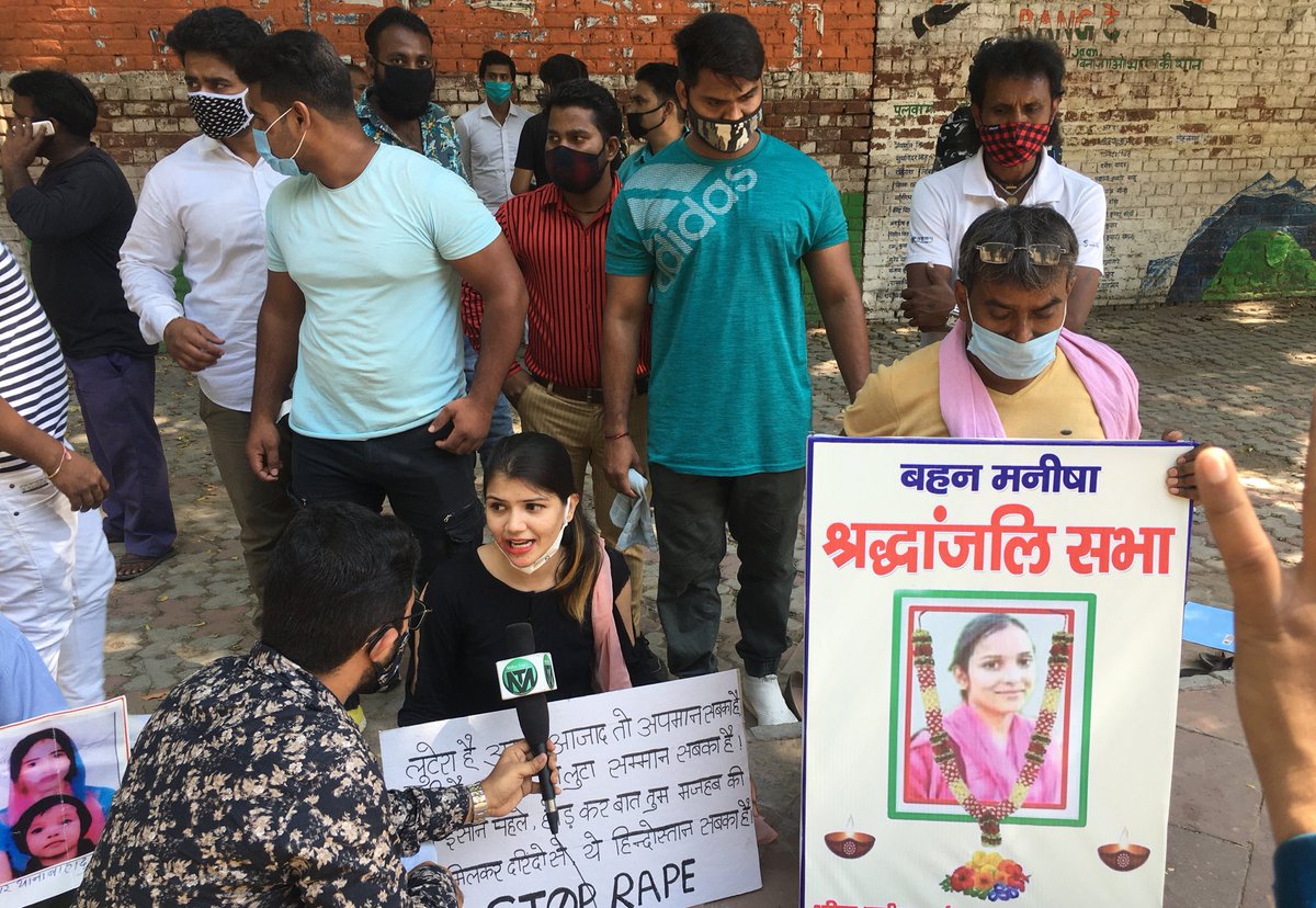 chapterbookmark's tweet image. नारी का सम्मान करो, हर एक अपराधी को कड़ी से कड़ी सजा दो

#ManishaValmiki #HathrasTapes #JantarMantar