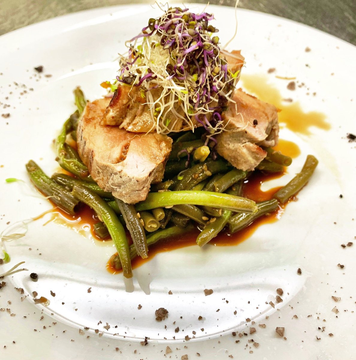 ATNrestaurant's tweet photo. #llaminera de #porcibèric amb #teriyaki i #mongetatendra. Per dir #hola al #capdesetmana 🤗 #menuatn #cuinamediterrania #cuinabona #cuinasana #cuinasaludable #cuinadesempre https://t.co/QbgJZbwndn