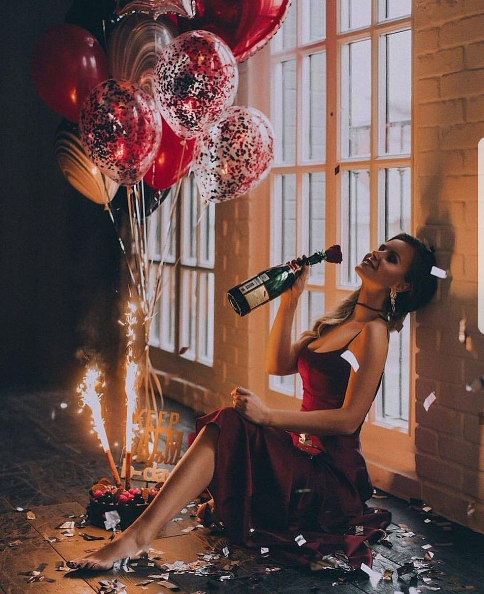 FearlessSnehu's tweet photo. Sending lots of love and a big virus-free hug on your birthday. I miss you enormously and I can’t wait to take you out to party properly once lockdown is over!! 
 #HappyBirthdayRinky @rinki_designer https://t.co/SemALIct1G