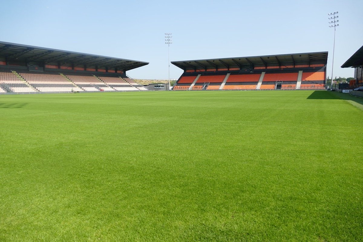 BarnetFC's tweet photo. After 10 weeks away... the wait is almost over 👊

It’s going to be tough without our fans there to get behind us in person, but we know you’ll be kicking every ball with us 🧡

Tomorrow: A New Era 🐝

#BarnetFC 🐝 #LetsBeeTogether https://t.co/HYGDVweLDA