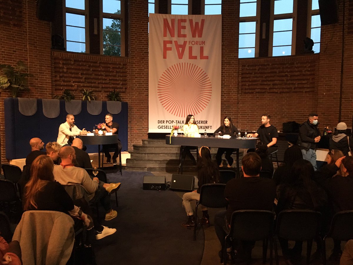 #NewFallForum: Jetzt diskutieren @Jakob_Baier <a href="/Ben_Salomo/">Ben Salomo ✡️</a> #MirnaFunk &amp; <a href="/StaigerRoyal/">Marcus Staiger</a> über #Antisemitismus im #HipHop, moderiert von <a href="/labiledeutsche/">Miriam Davoudvandi</a>. Zum Livesteam: dringeblieben.de/new-fall-forum…