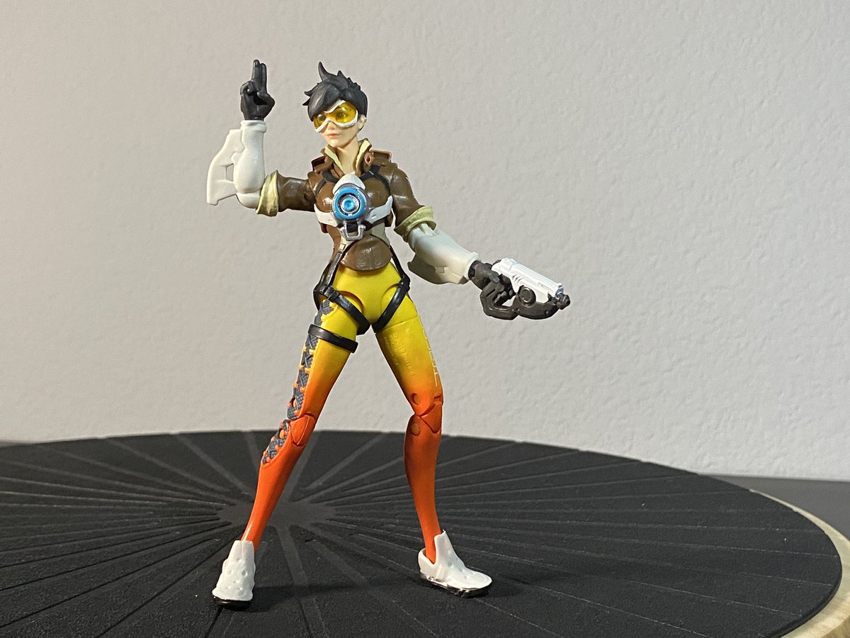 NyahChaan's tweet photo. Tracer Ultimates Series Spotlight! Not the most posable figure, but still good quality!
.
.
Check out my Instagram for more photos! https://t.co/qm3e8QOAn4
.
.
#tracer #overwatch #hasbroultimates #hasbro https://t.co/Mvr9R6ckmO